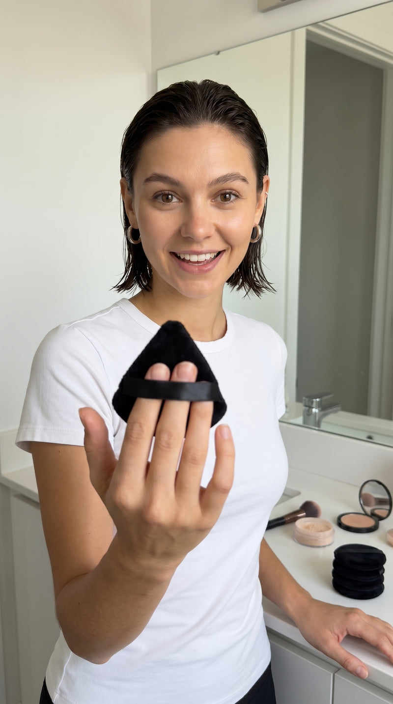30 Count Triangle Powder Puffs – Soft Velour Makeup Sponge for Dry & Wet Foundation, Setting Powder & Face Cosmetics, Black.